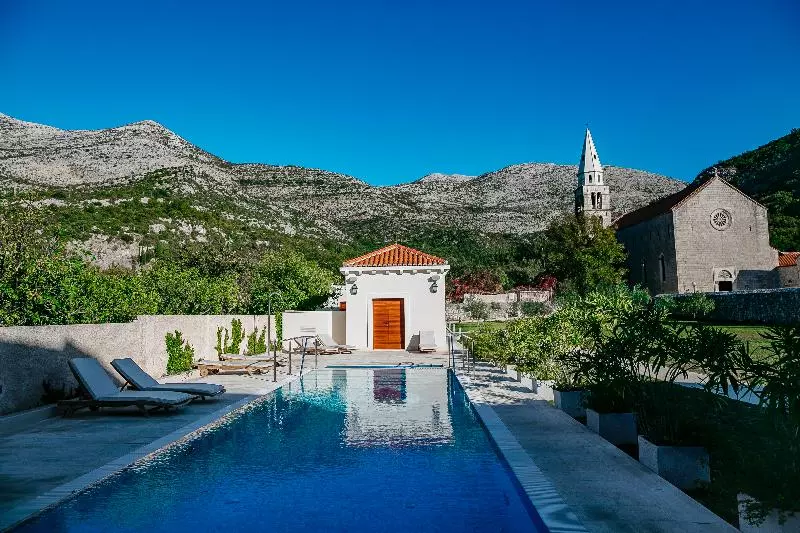 هتل Apartments Villa Riva