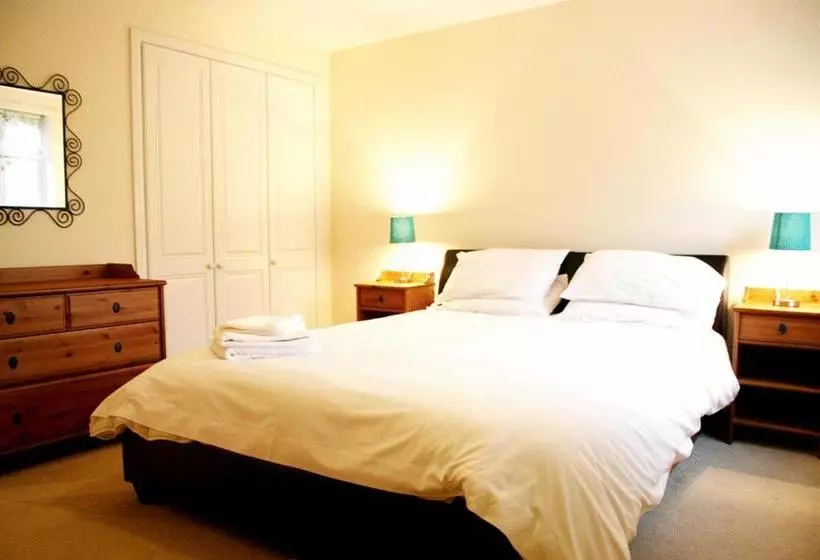 בית מלון כפרי Brunel Crescent