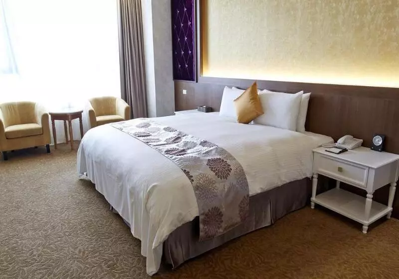 هتل Royal Chiayi