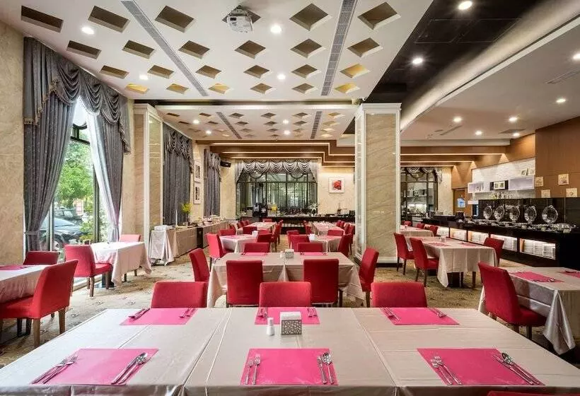 هتل Royal Chiayi