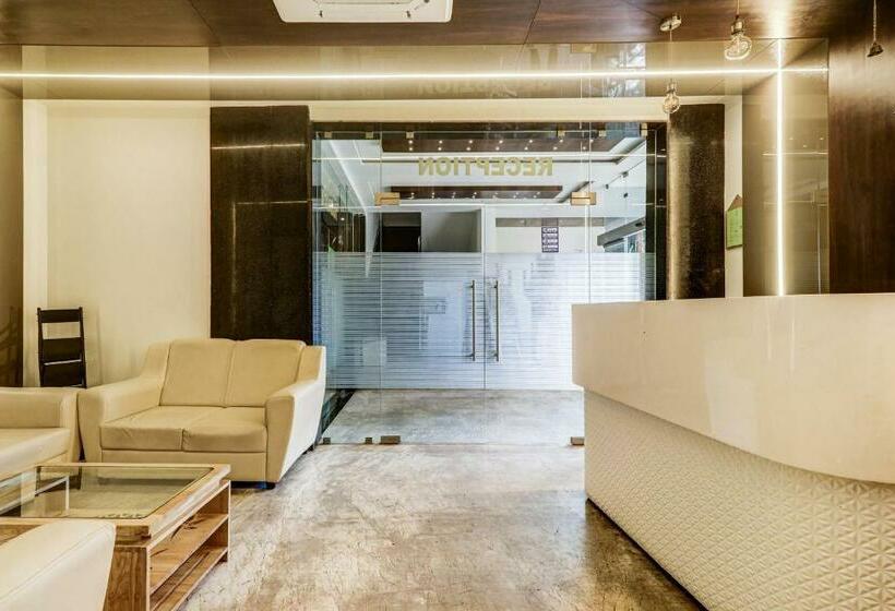 호텔 Oyo Townhouse 785 Sree Vinayaka Grand