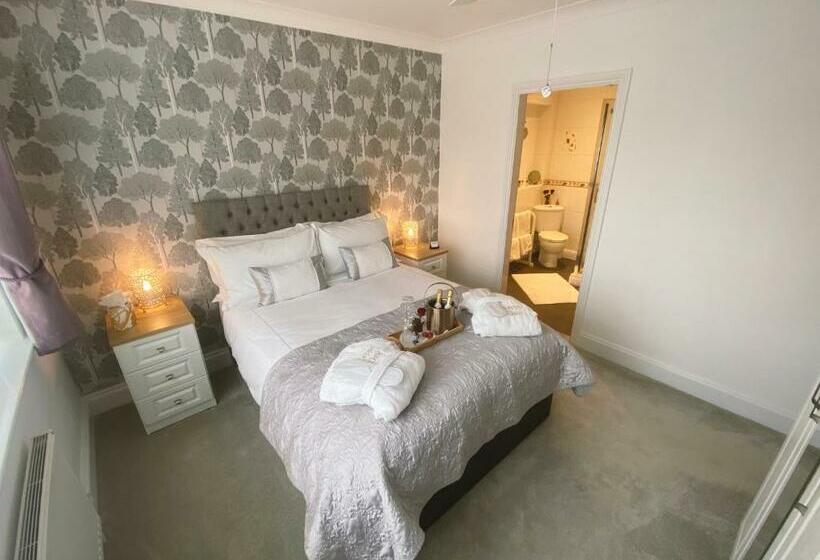 Keppel Gate B&b   Silver Birch Ensuite Room