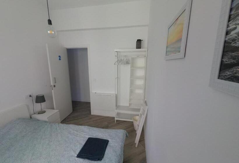 بنسيون Room With Private Bathroom Vivienda Vacacional Out Of Blue