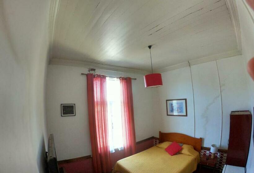 بنسيون Hostal Tres Casas