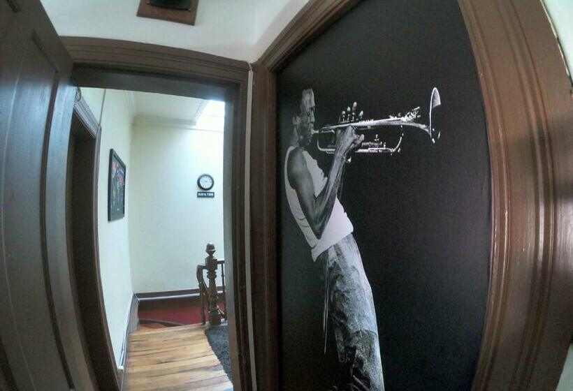 بنسيون Hostal Tres Casas