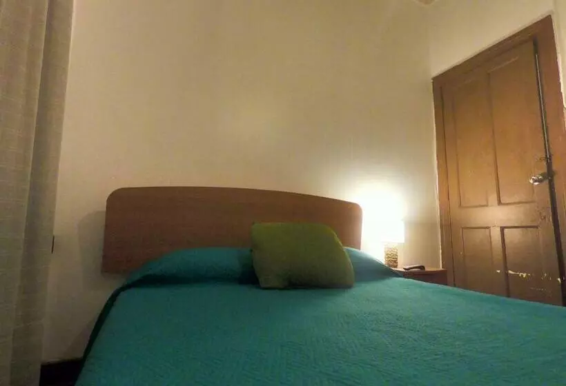 ペンション Hostal Tres Casas