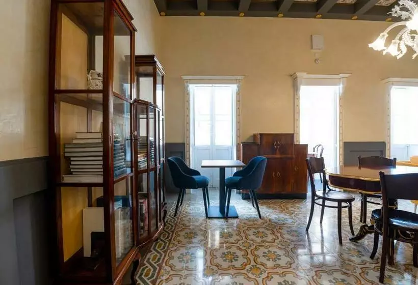 پانسیون Monreal Boutique Townhouse   R024rm6