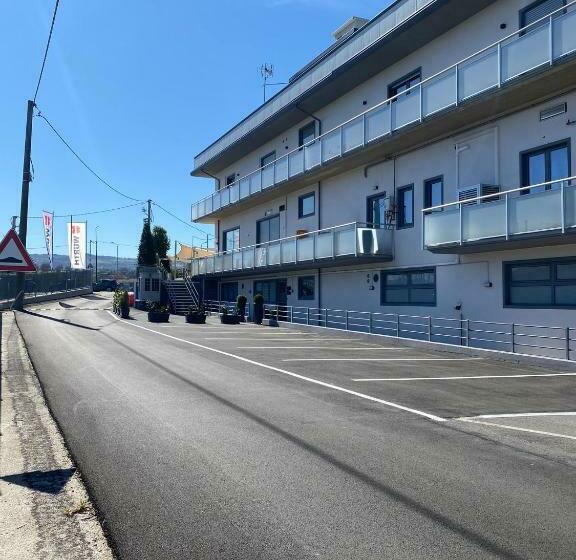 צימר Skyline Rooms & Suites