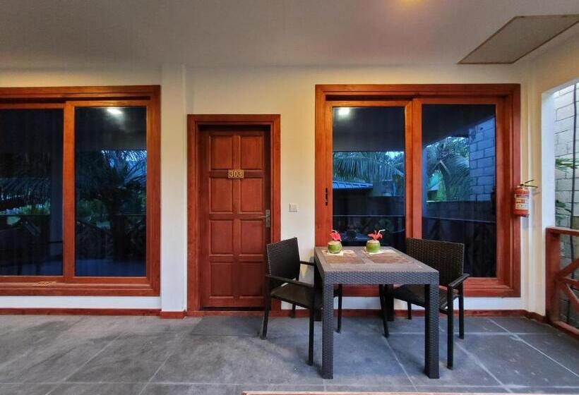 پانسیون Aqua Blu Thoddoo