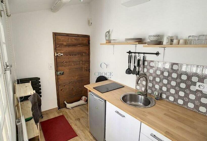 مبيت وإفطار Petit Cocon En Plein Centre Historique D Uzès   Place Aux Herbes En Zone Piétonnière