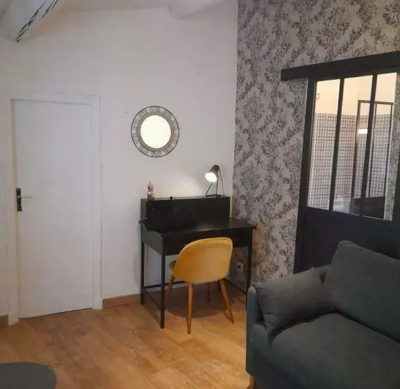 ベッドアンドブレックファースト Petit Cocon En Plein Centre Historique D Uzès   Place Aux Herbes En Zone Piétonnière