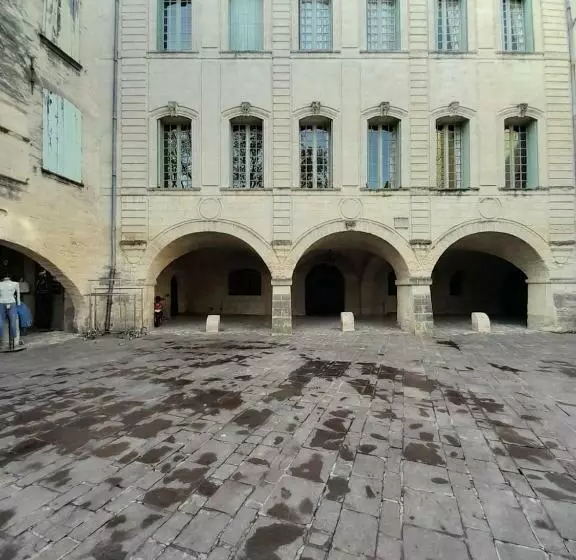 ベッドアンドブレックファースト Petit Cocon En Plein Centre Historique D Uzès   Place Aux Herbes En Zone Piétonnière