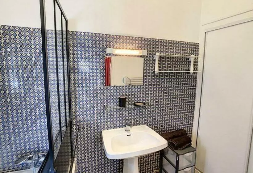 ベッドアンドブレックファースト Petit Cocon En Plein Centre Historique D Uzès   Place Aux Herbes En Zone Piétonnière