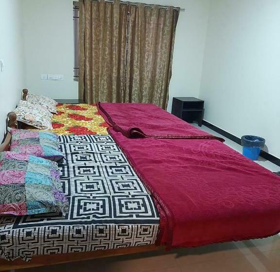 בית מלון כפרי Jack N Jill Holidays Inn