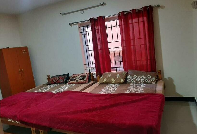 בית מלון כפרי Jack N Jill Holidays Inn