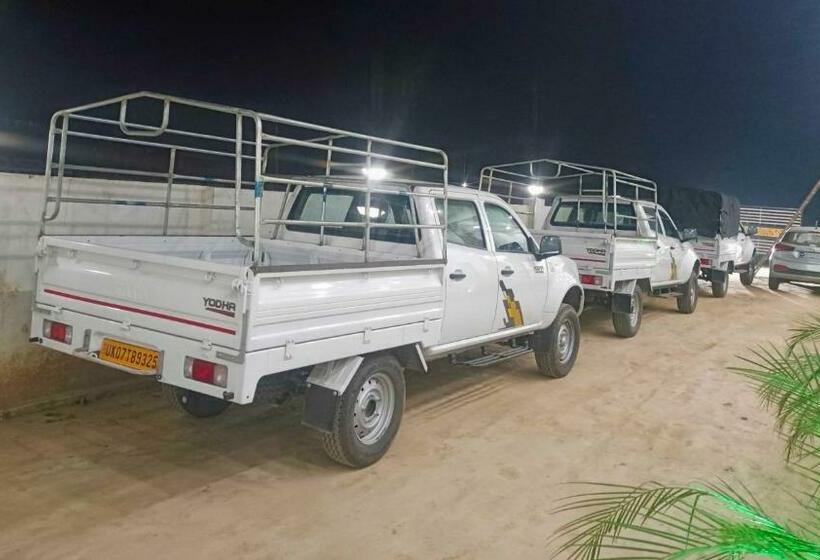 Отель Pop 84706  J S R Palace Gardens