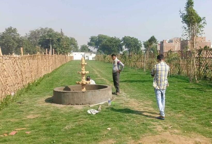 Отель Pop 84706  J S R Palace Gardens