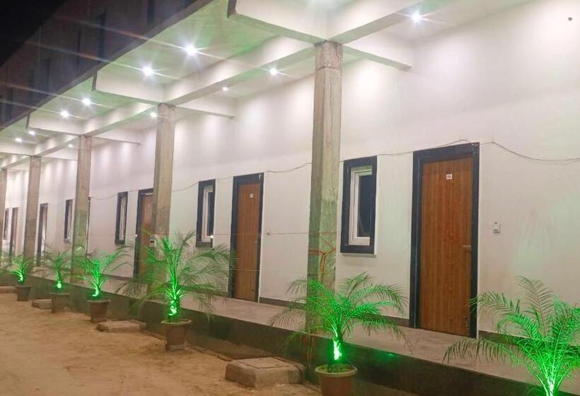 Отель Pop 84706  J S R Palace Gardens