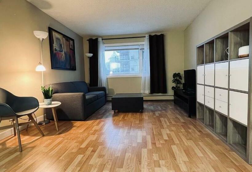 Private Room In Oliver 104 Ave, Across Grand Mcewan University, Norquest College, A Chic Location!