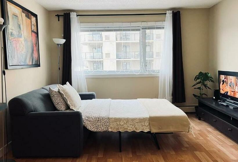 Private Room In Oliver 104 Ave, Across Grand Mcewan University, Norquest College, A Chic Location!