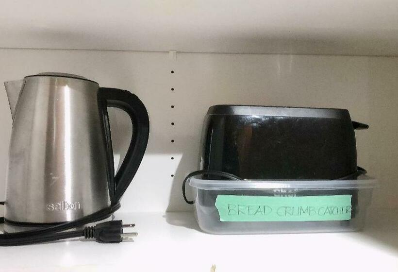 Private Room In Oliver 104 Ave, Across Grand Mcewan University, Norquest College, A Chic Location!