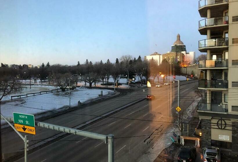 Private Room In Oliver 104 Ave, Across Grand Mcewan University, Norquest College, A Chic Location!