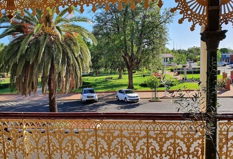 Vandenberg Hotel Forbes