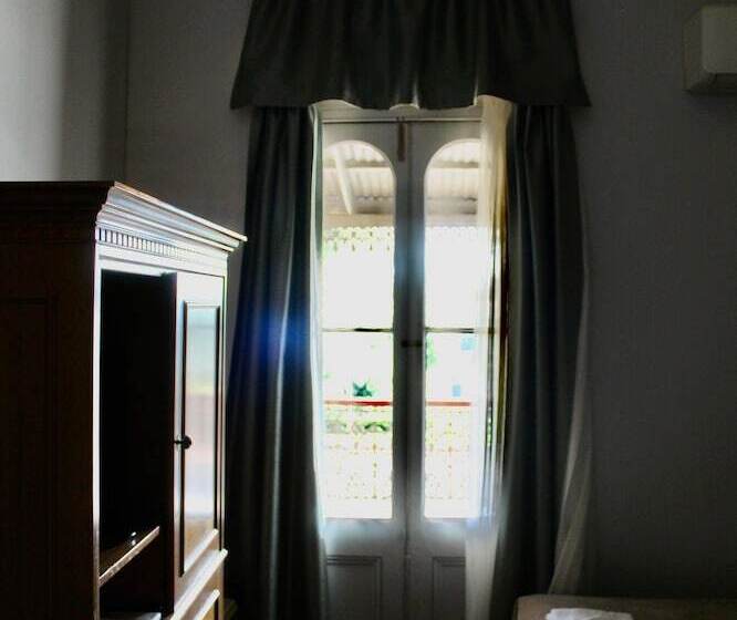 Vandenberg Hotel Forbes