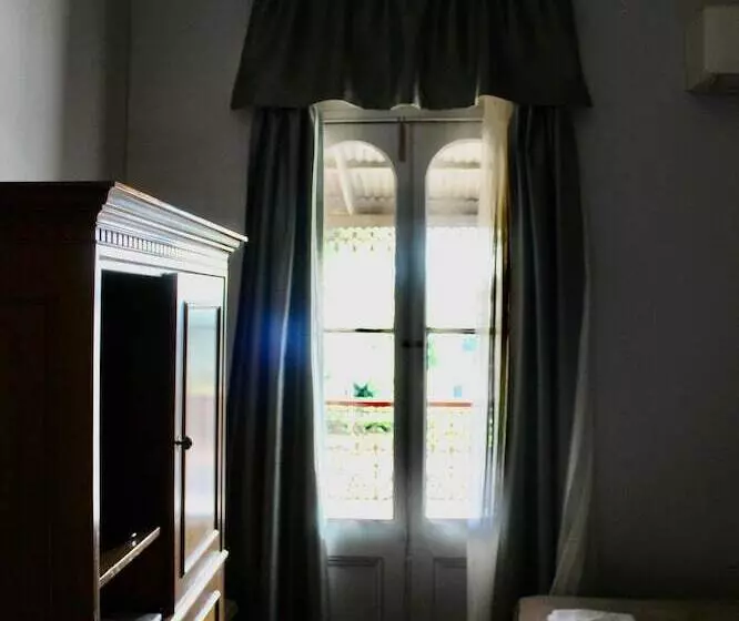 Vandenberg Hotel Forbes