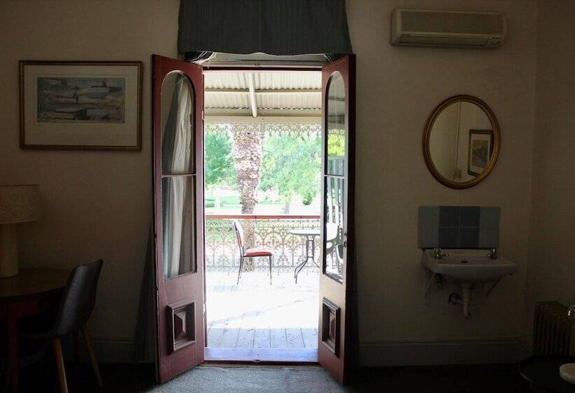 Vandenberg Hotel Forbes