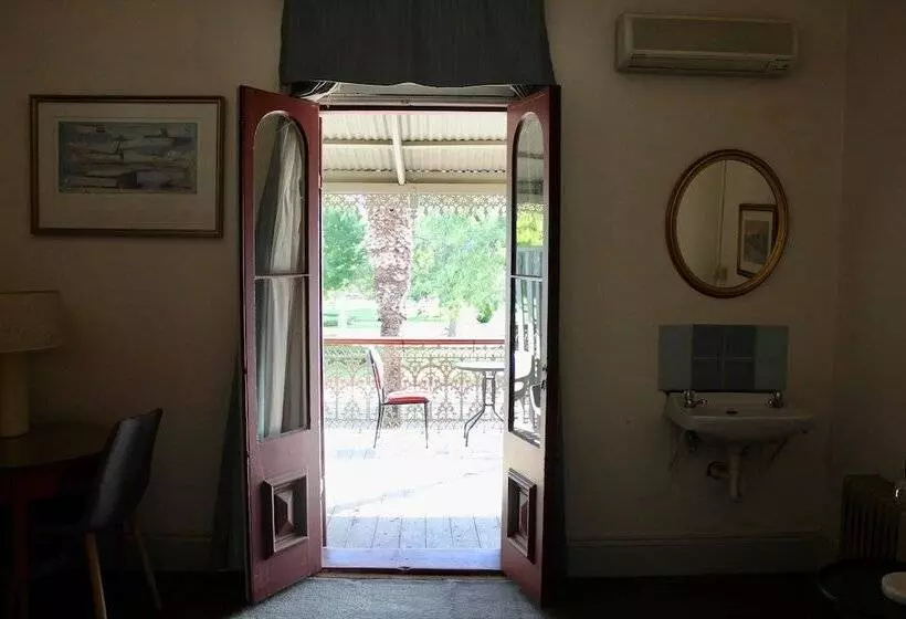 Vandenberg Hotel Forbes