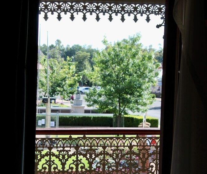 Vandenberg Hotel Forbes