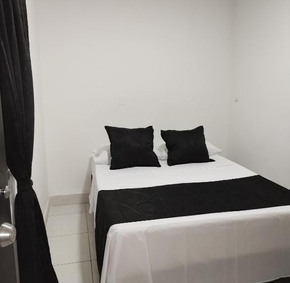 هتل Black & White