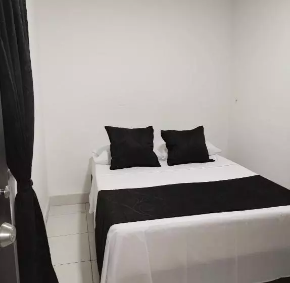 ホテル Black & White