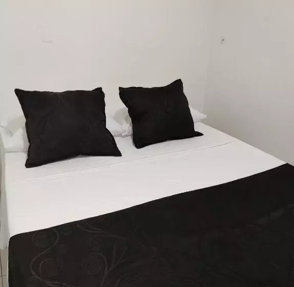 ホテル Black & White