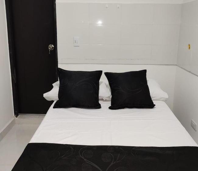 هتل Black & White