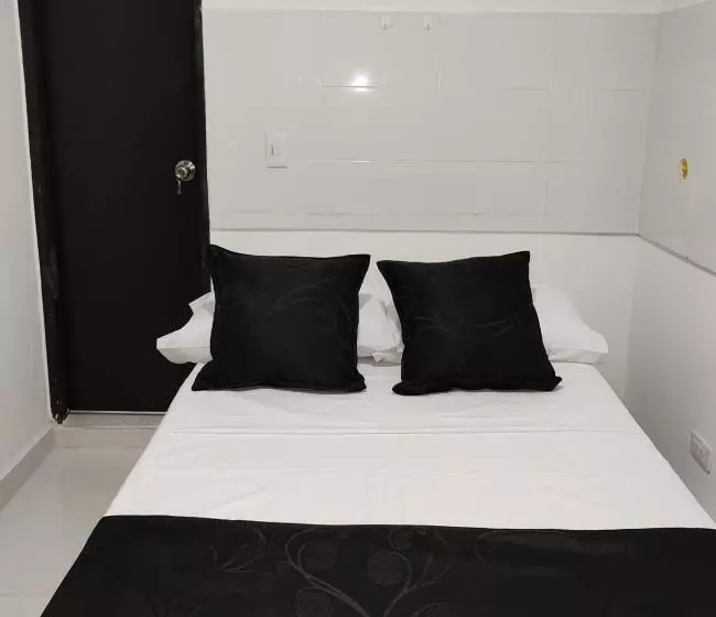 ホテル Black & White