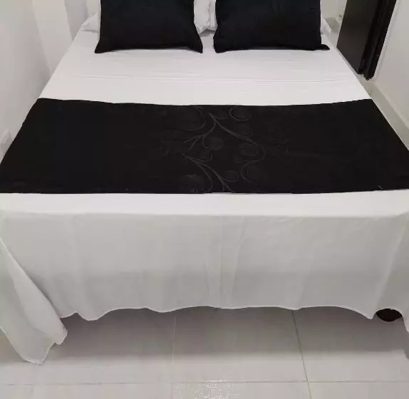 ホテル Black & White