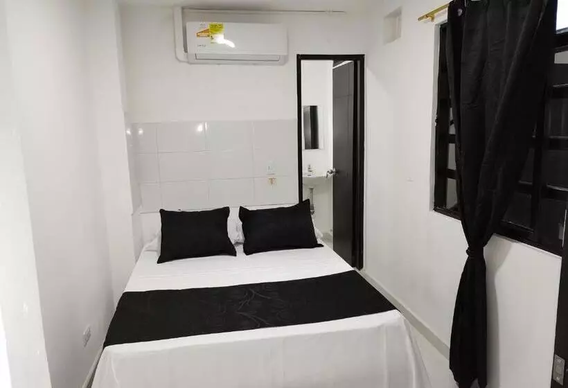 ホテル Black & White