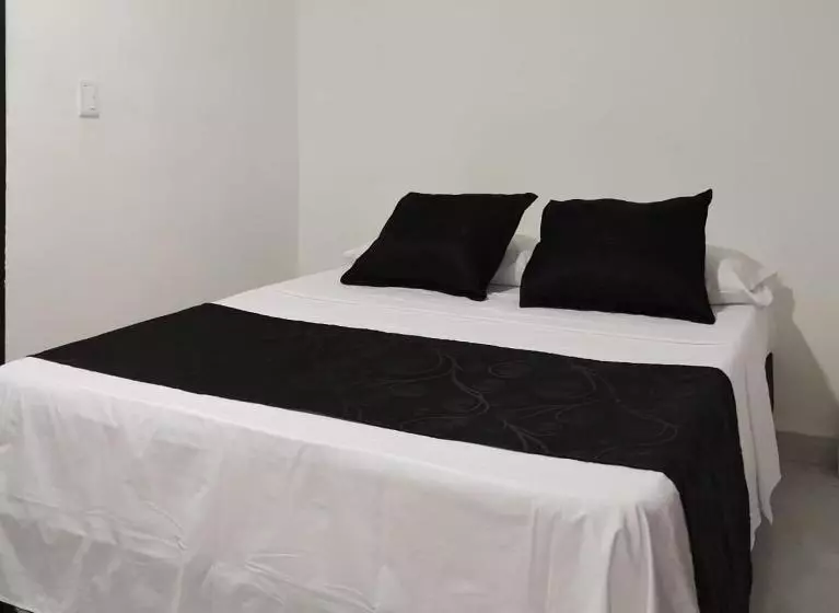 ホテル Black & White