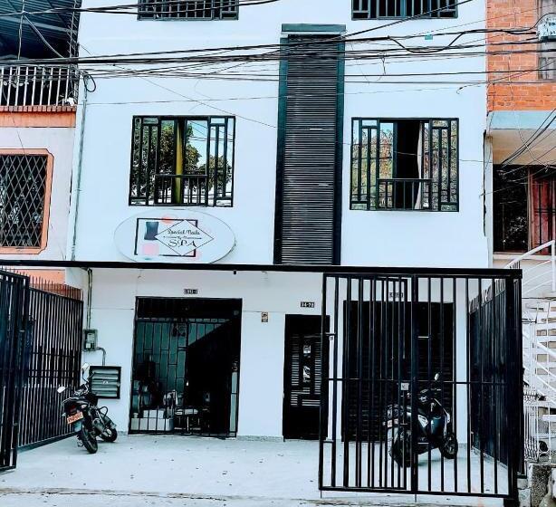 هتل Black & White