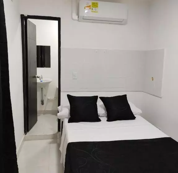 ホテル Black & White