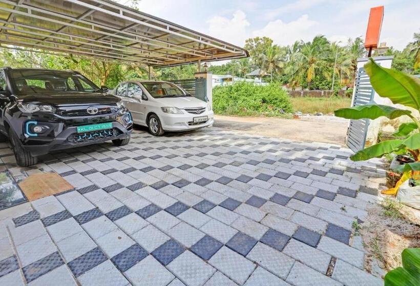 هتل Capital O Pop Tavern Kazhakkottam