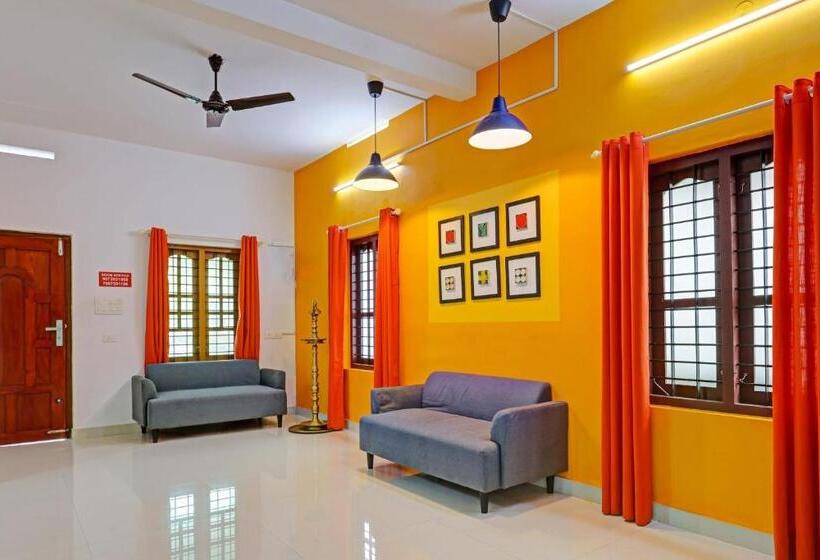 هتل Capital O Pop Tavern Kazhakkottam