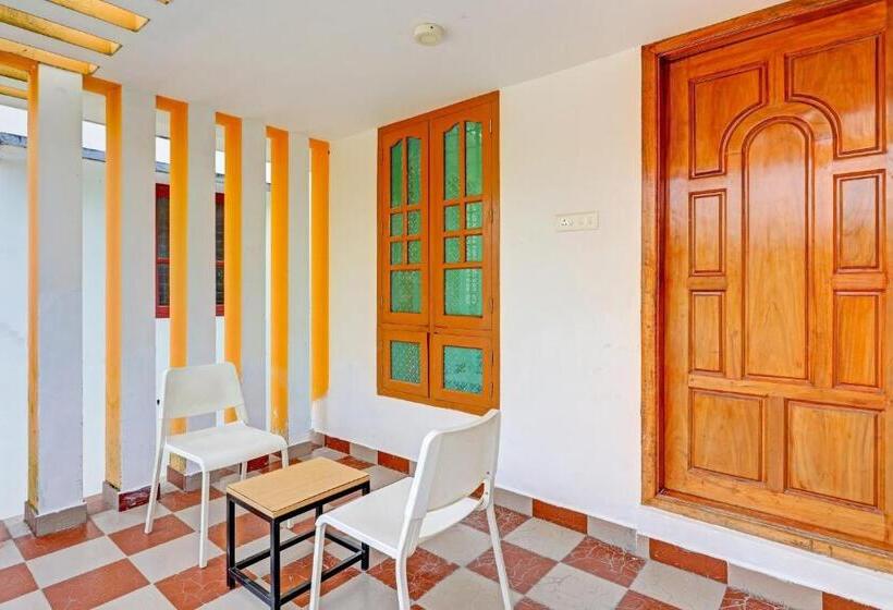 هتل Capital O Pop Tavern Kazhakkottam