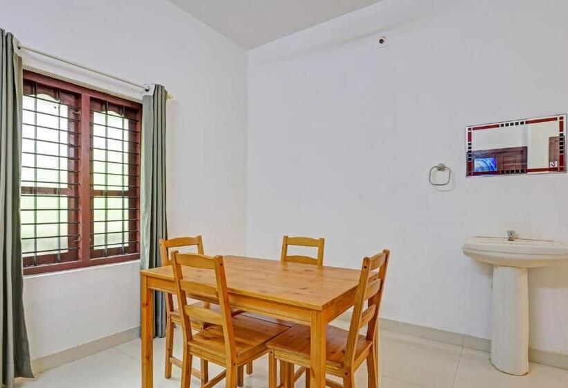 هتل Capital O Pop Tavern Kazhakkottam