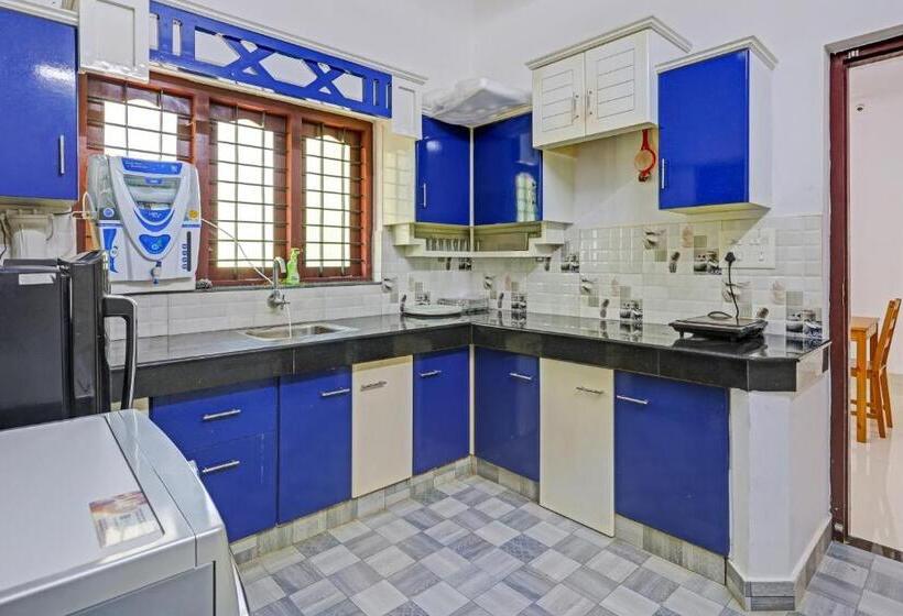 هتل Capital O Pop Tavern Kazhakkottam