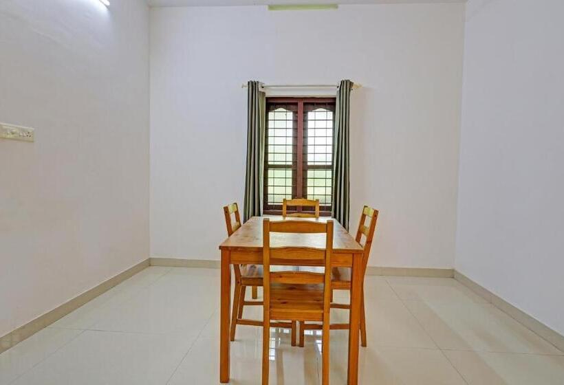 هتل Capital O Pop Tavern Kazhakkottam