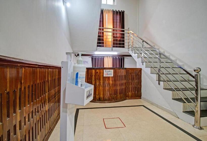 هتل Capital O Pop Tavern Kazhakkottam