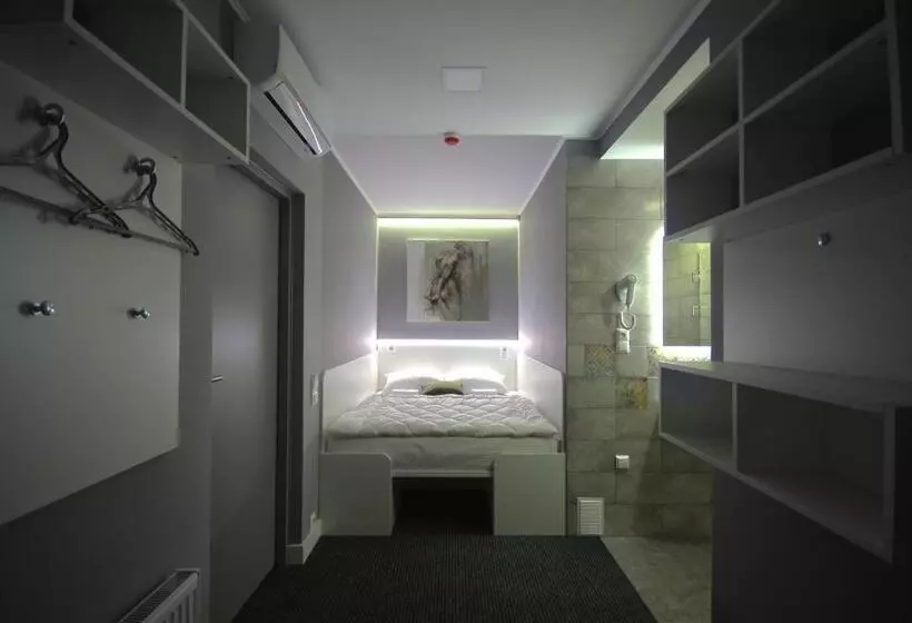 هتل Cubby